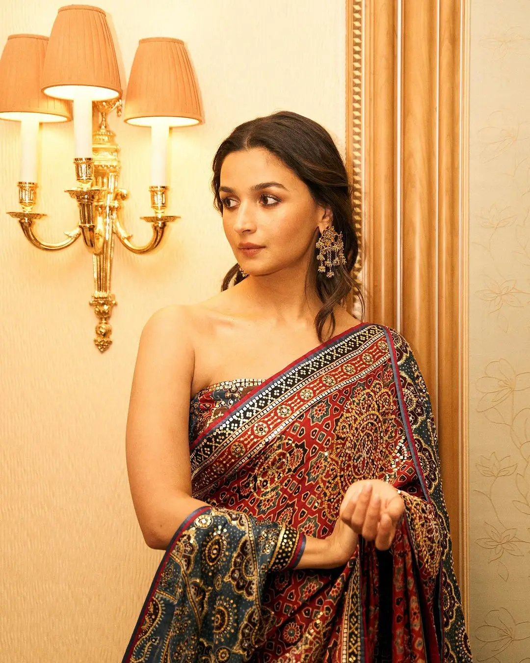 BOLLYWOOD ACTRESS ALIA BHATT PHOTOSHOOT IN MAROON COLOR SAREE 11